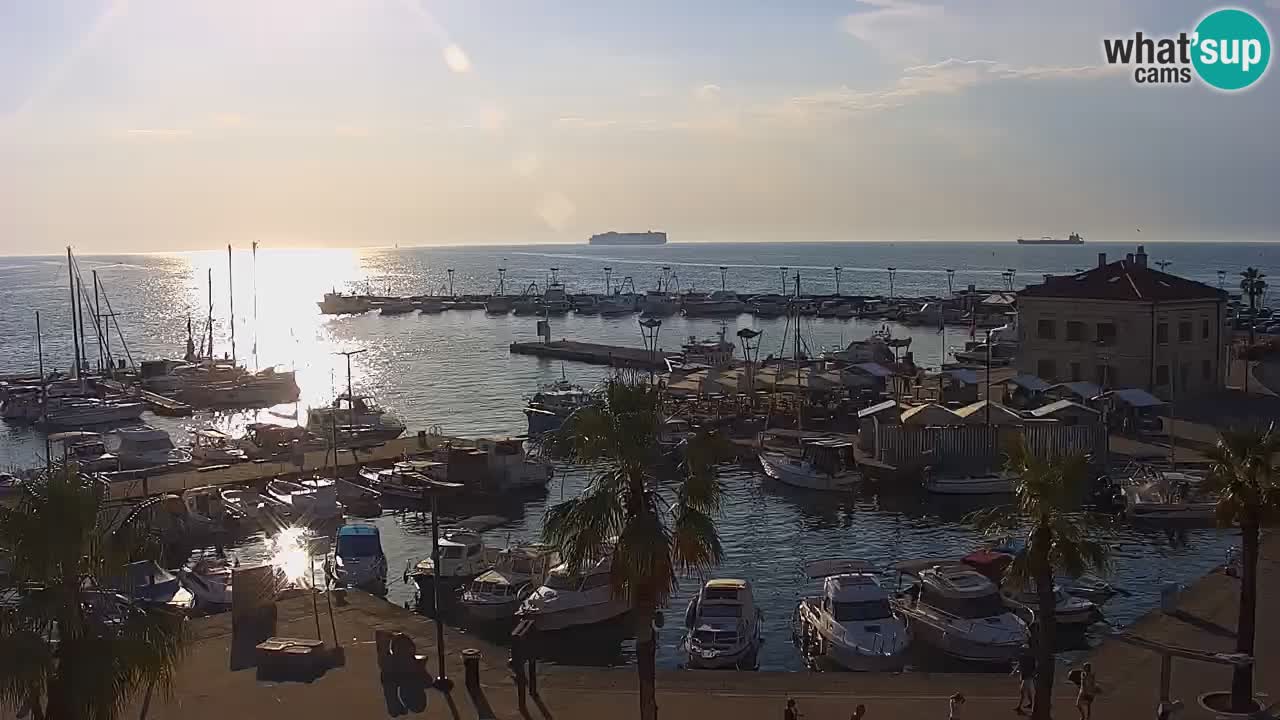 Webcam Koper – Panorama des Jachthafens und der Promenade vom Hotel Grand Koper