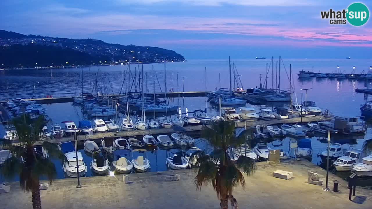 Webcam Koper – Panorama des Jachthafens und der Promenade vom Hotel Grand Koper