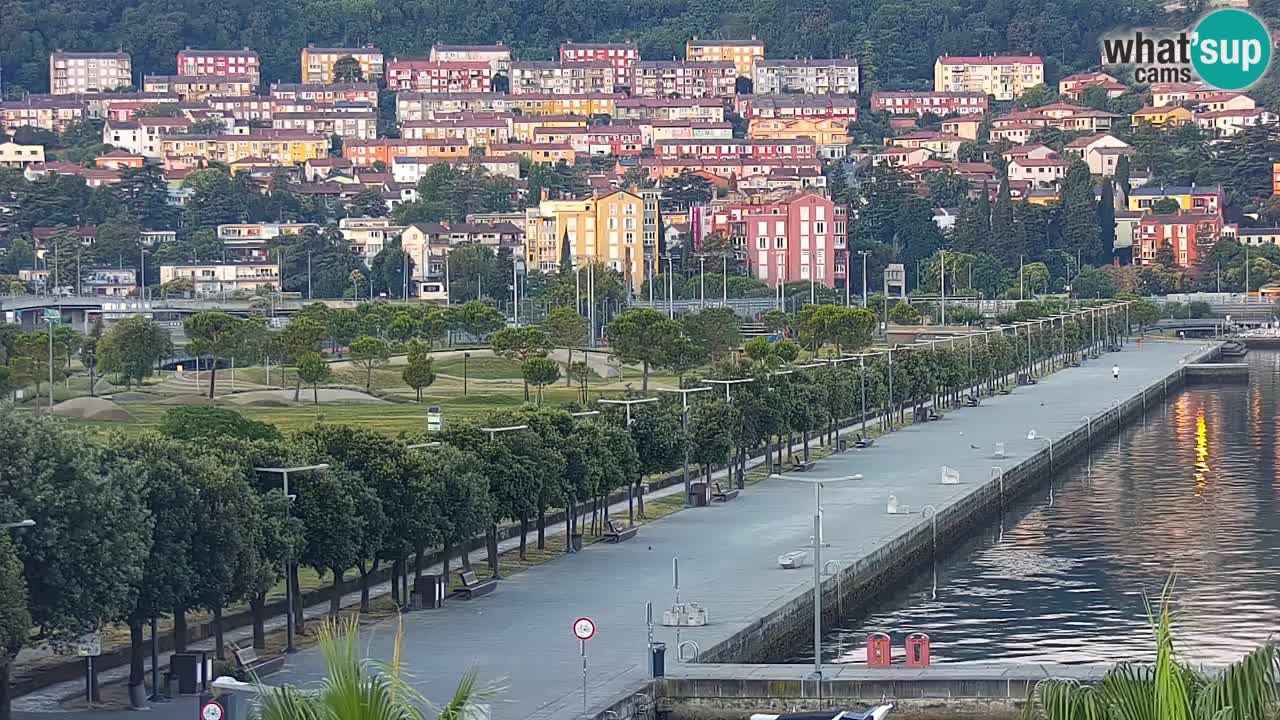 Webcam Koper – Panorama des Jachthafens und der Promenade vom Hotel Grand Koper