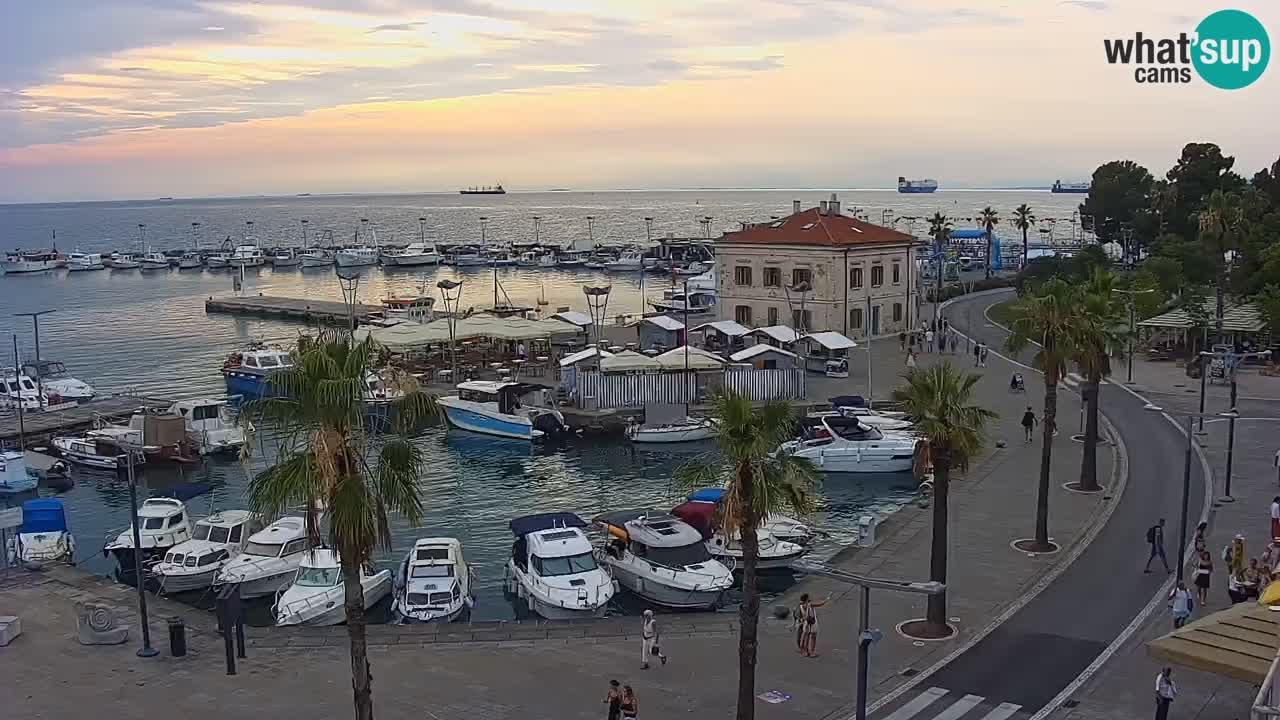 Spletna kamera Koper – Panorama na marino in promenado s Hotela Grand Koper