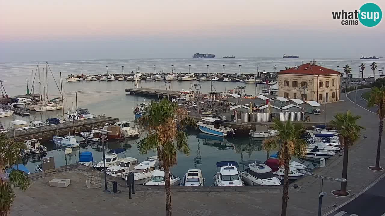 Spletna kamera Koper – Panorama na marino in promenado s Hotela Grand Koper