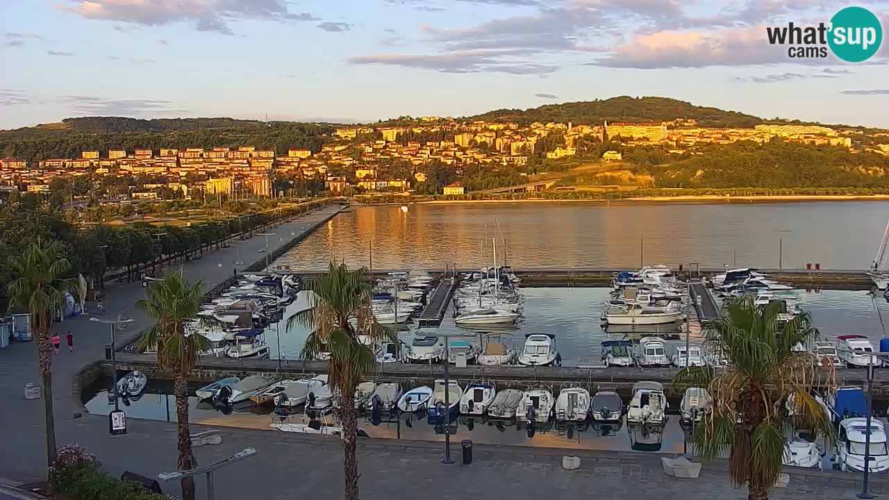 Webcam Koper – Panorama des Jachthafens und der Promenade vom Hotel Grand Koper