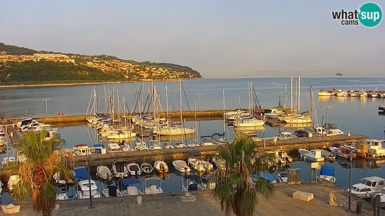 Webcam Koper – Panorama des Jachthafens und der Promenade vom Hotel Grand Koper