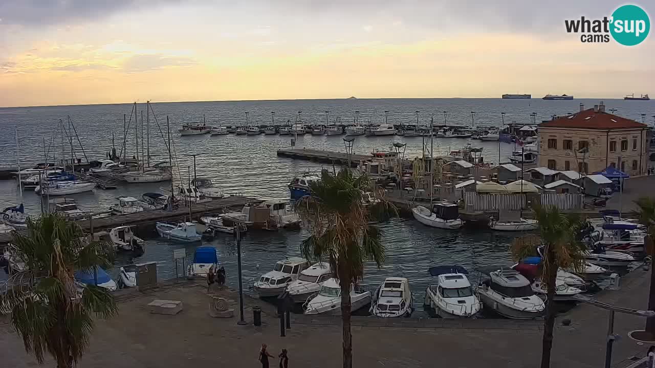 Webcam Koper – Panorama des Jachthafens und der Promenade vom Hotel Grand Koper