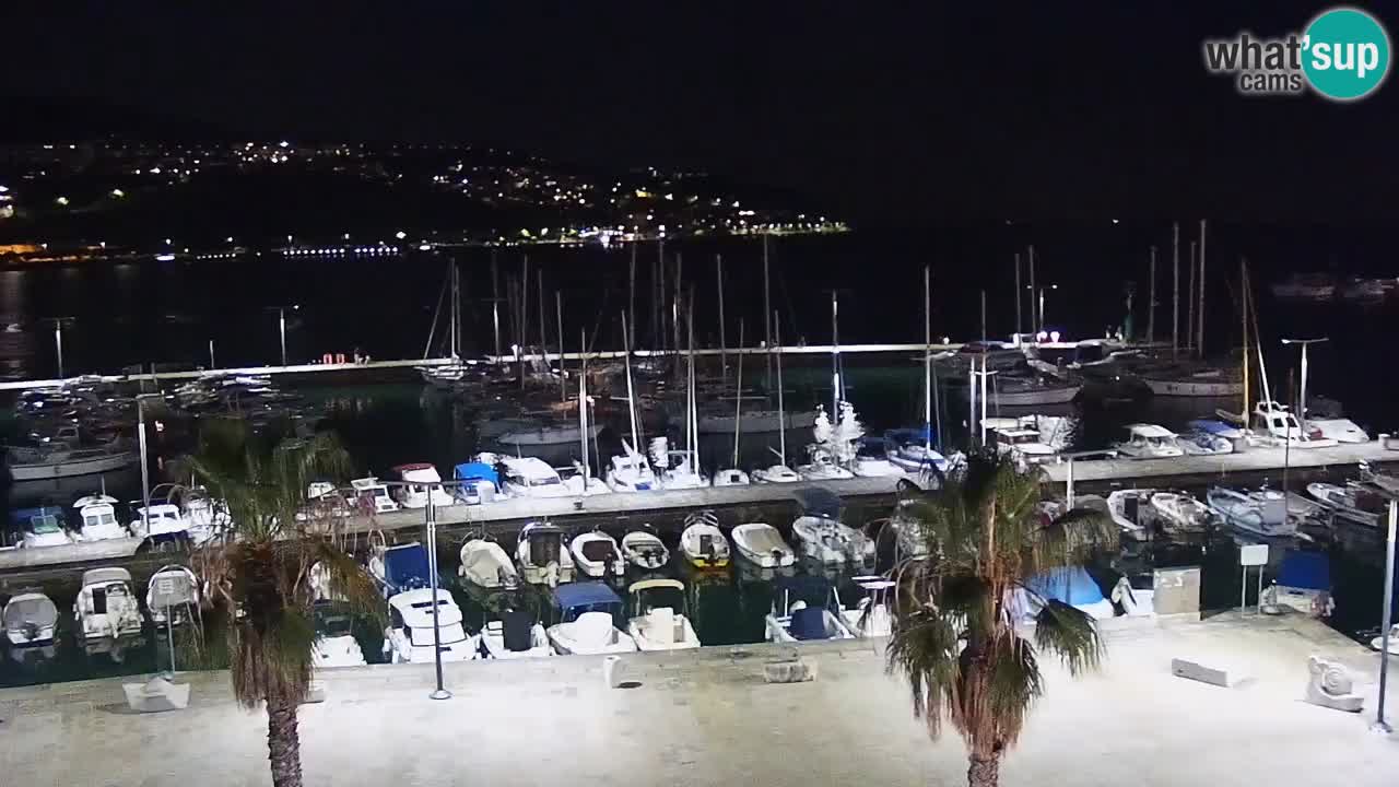 Webcam Koper – Panorama des Jachthafens und der Promenade vom Hotel Grand Koper