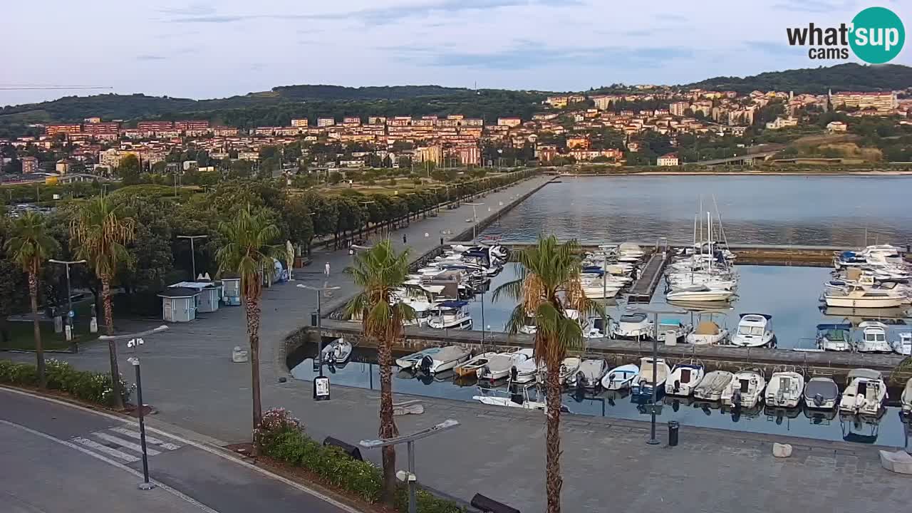 Webcam Koper – Panorama des Jachthafens und der Promenade vom Hotel Grand Koper