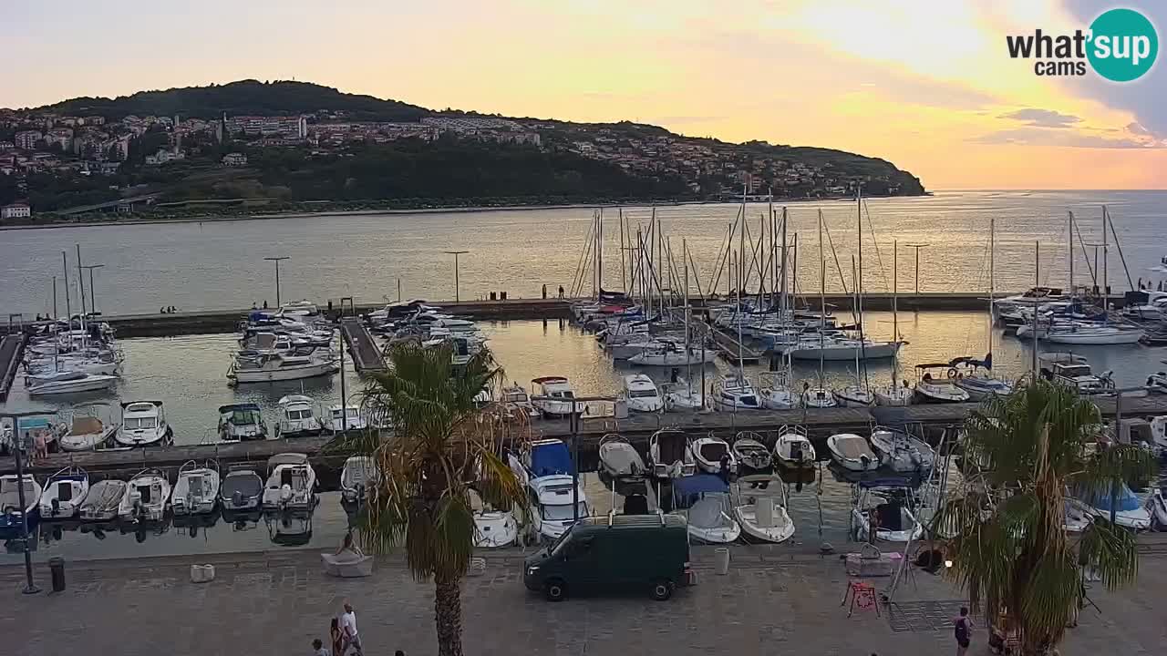 Webcam Koper – Panorama des Jachthafens und der Promenade vom Hotel Grand Koper