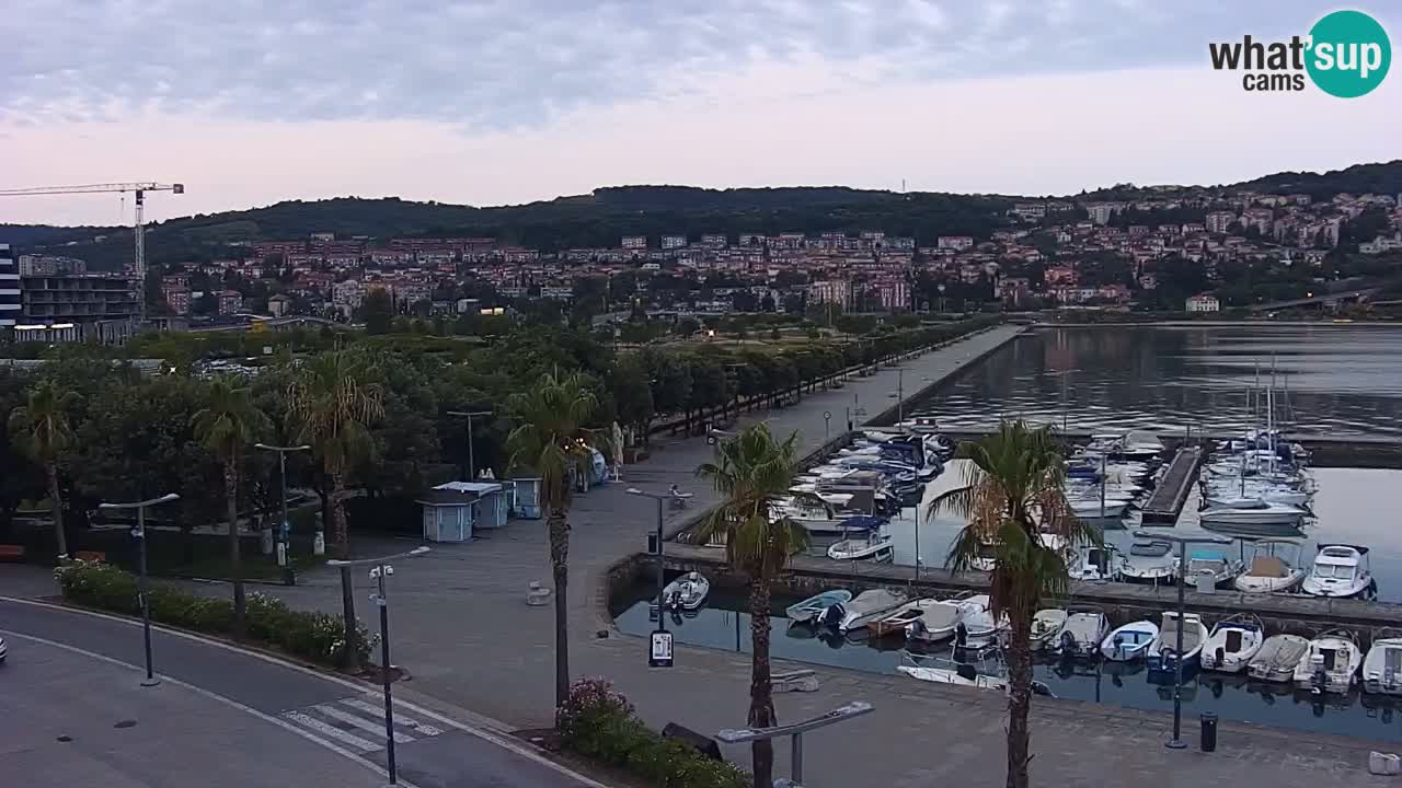 Spletna kamera Koper – Panorama na marino in promenado s Hotela Grand Koper