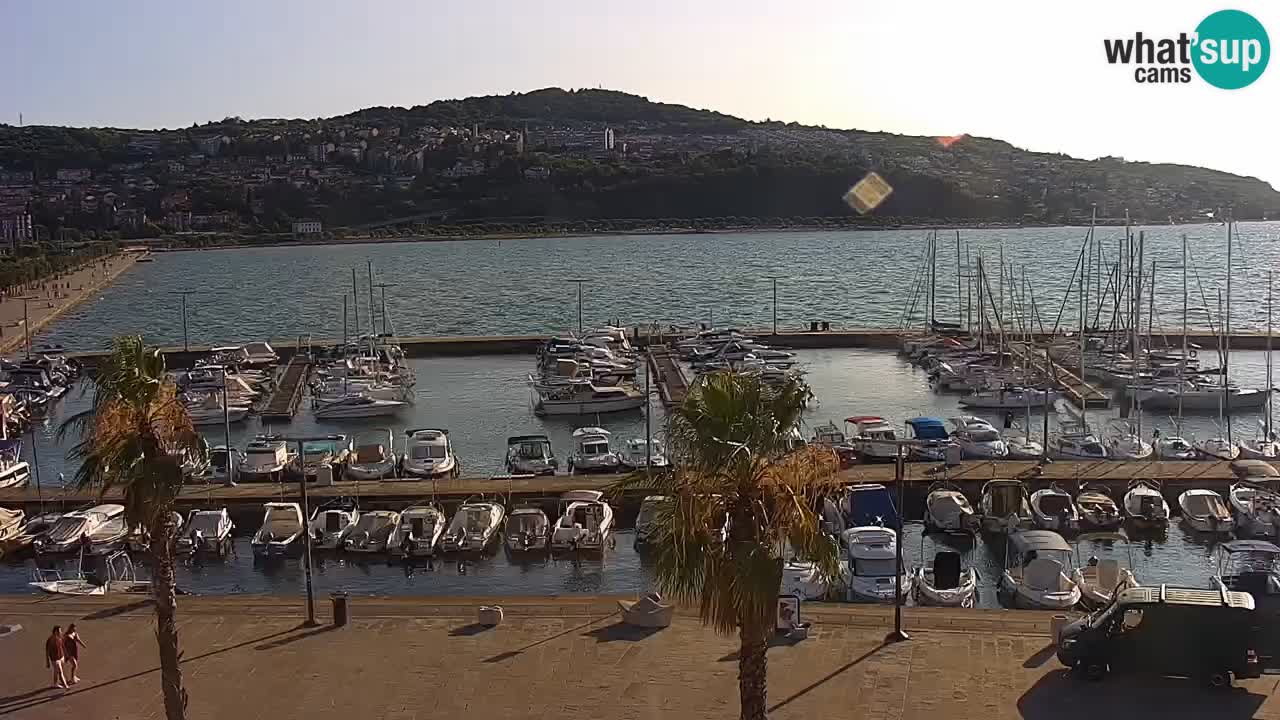 Webcam Koper – Panorama des Jachthafens und der Promenade vom Hotel Grand Koper