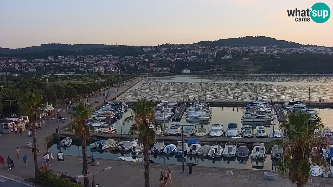 Webcam Koper – Panorama des Jachthafens und der Promenade vom Hotel Grand Koper