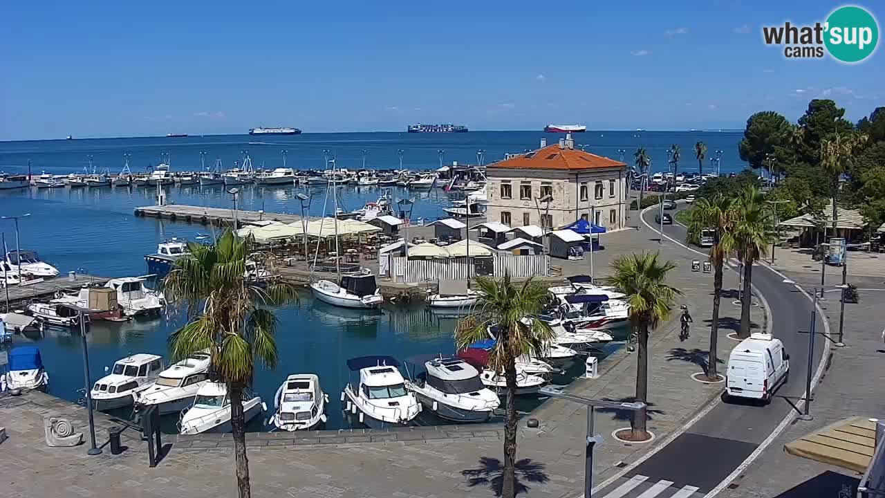 Webcam Koper – Panorama des Jachthafens und der Promenade vom Hotel Grand Koper