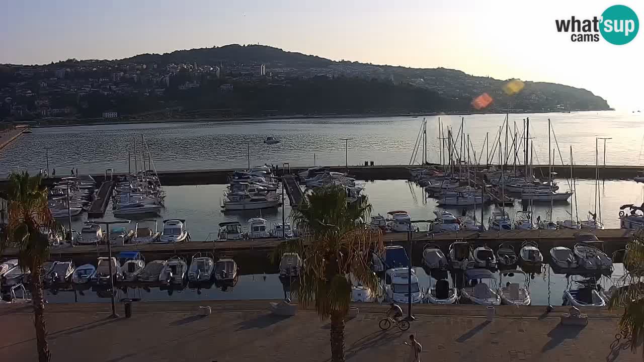 Webcam Koper – Panorama des Jachthafens und der Promenade vom Hotel Grand Koper