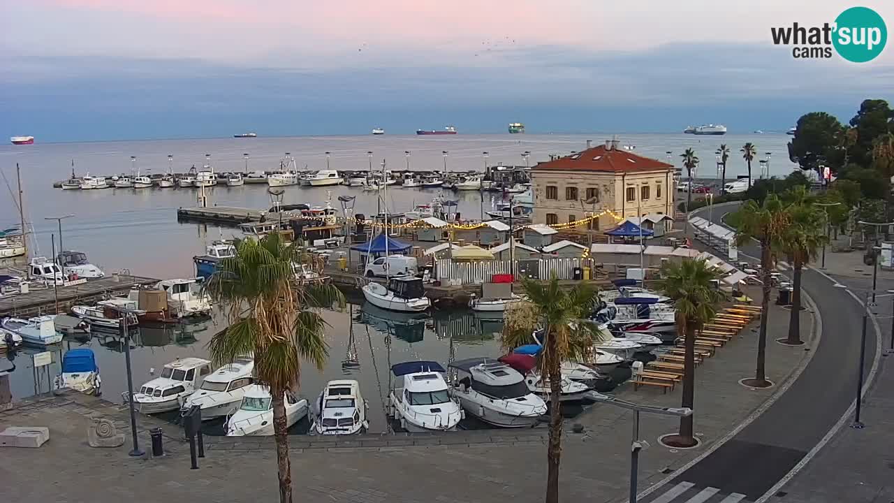 Webcam Koper – Panorama des Jachthafens und der Promenade vom Hotel Grand Koper