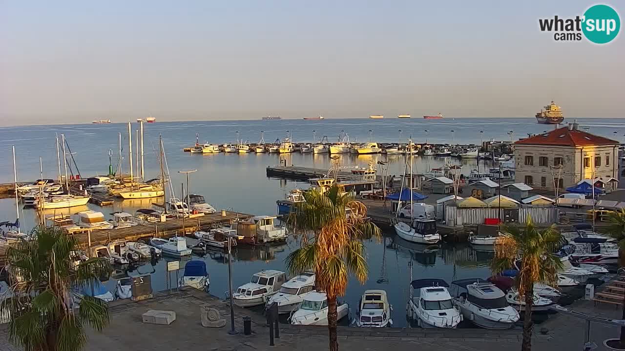 Webcam Koper – Panorama des Jachthafens und der Promenade vom Hotel Grand Koper