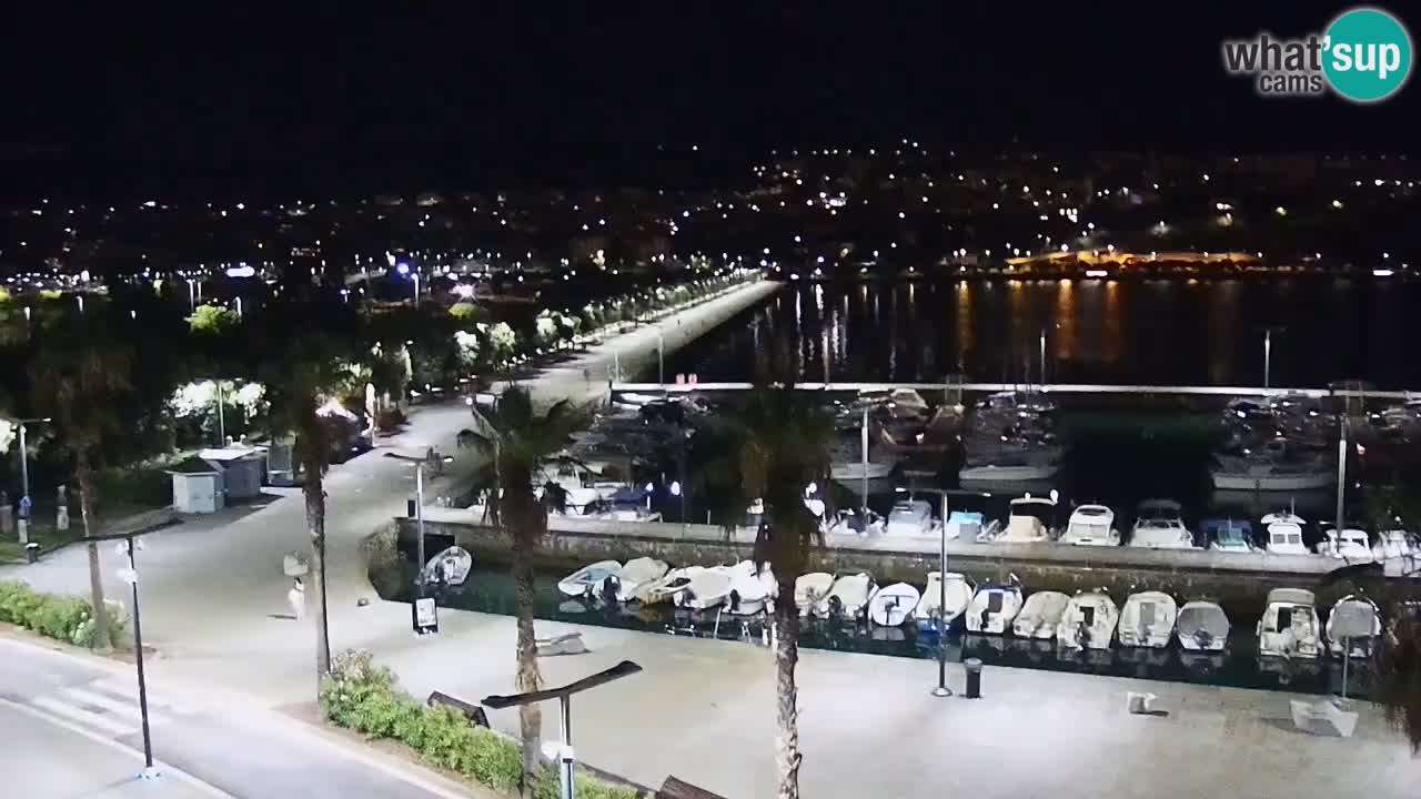 Webcam Koper – Panorama des Jachthafens und der Promenade vom Hotel Grand Koper