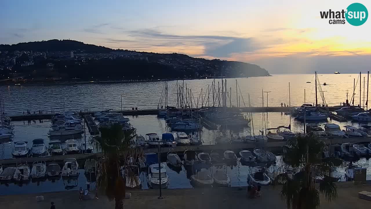 Spletna kamera Koper – Panorama na marino in promenado s Hotela Grand Koper