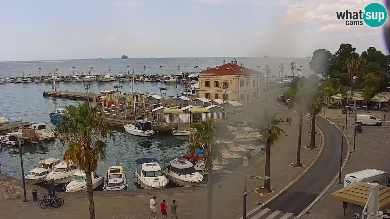 Webcam Koper – Panorama des Jachthafens und der Promenade vom Hotel Grand Koper