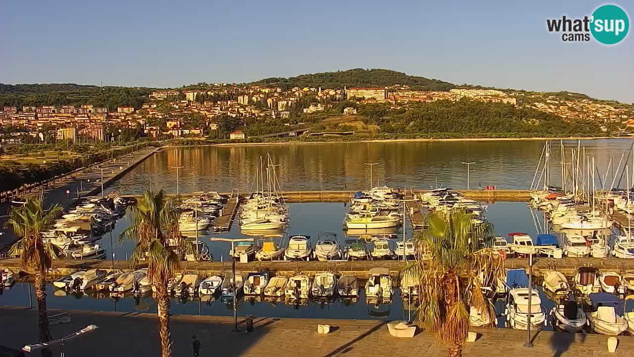 Webcam Koper – Panorama des Jachthafens und der Promenade vom Hotel Grand Koper