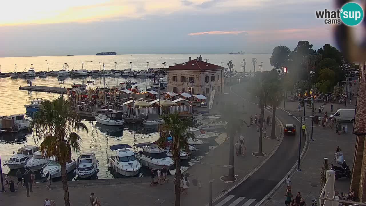 Webcam Koper – Panorama des Jachthafens und der Promenade vom Hotel Grand Koper