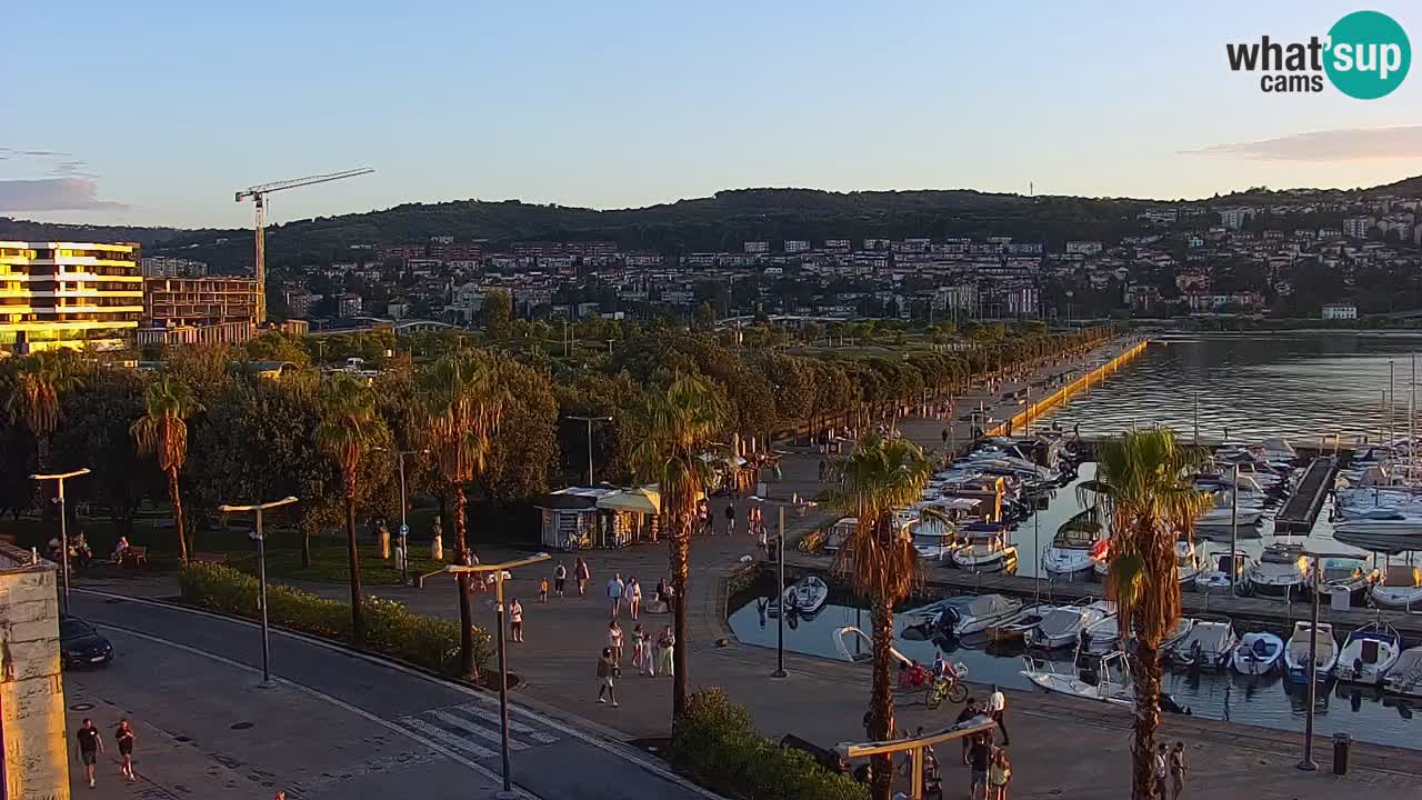 Spletna kamera Koper – Panorama na marino in promenado s Hotela Grand Koper
