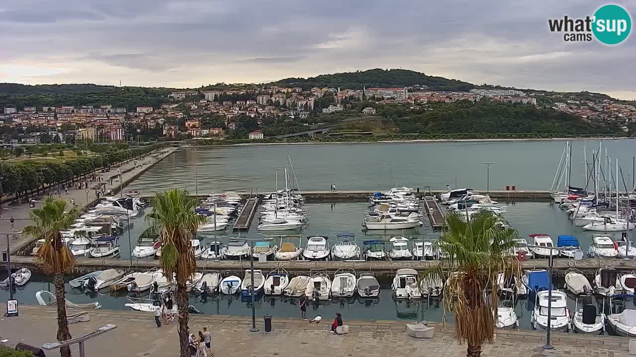 Webcam Koper – Panorama des Jachthafens und der Promenade vom Hotel Grand Koper
