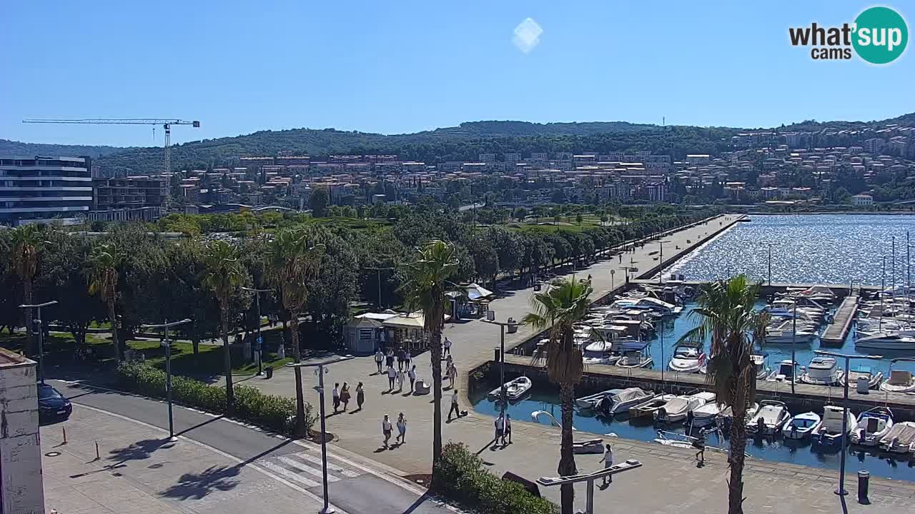 Spletna kamera Luka Koper v živo – Potniški terminal in tovorno pristanišče – Slovenija