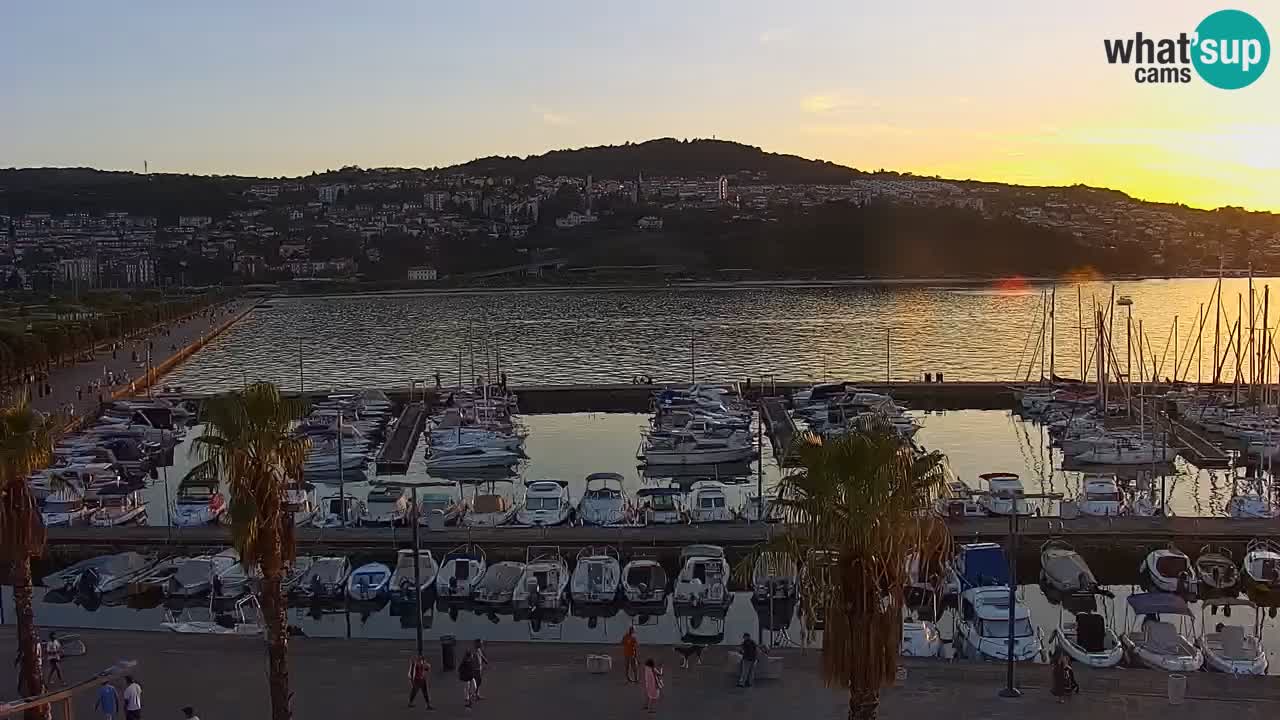 Spletna kamera Koper – Panorama na marino in promenado s Hotela Grand Koper