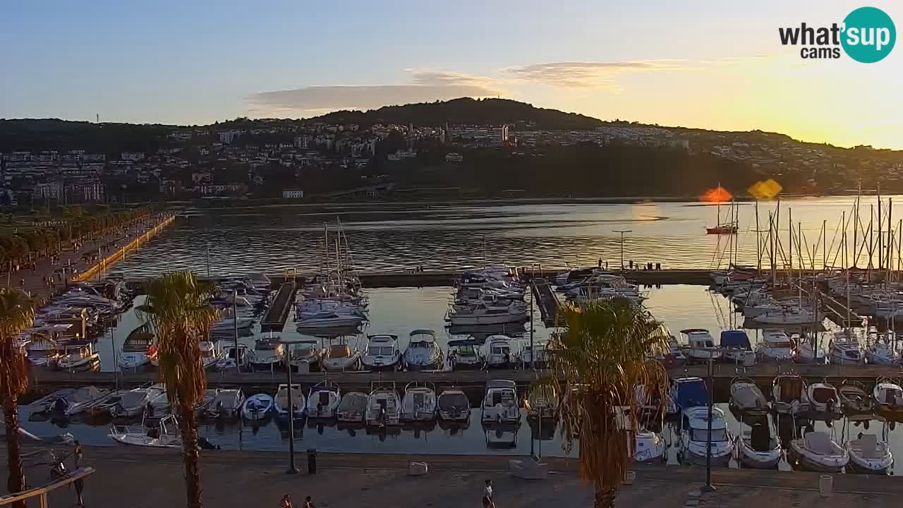 Spletna kamera Koper – Panorama na marino in promenado s Hotela Grand Koper