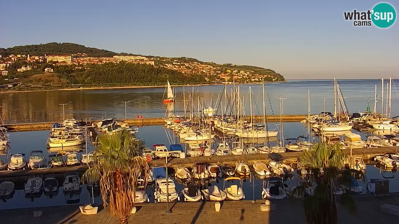 Webcam Koper – Panorama des Jachthafens und der Promenade vom Hotel Grand Koper