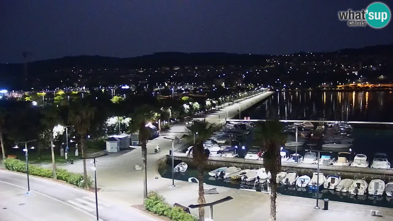 Webcam Koper – Panorama des Jachthafens und der Promenade vom Hotel Grand Koper