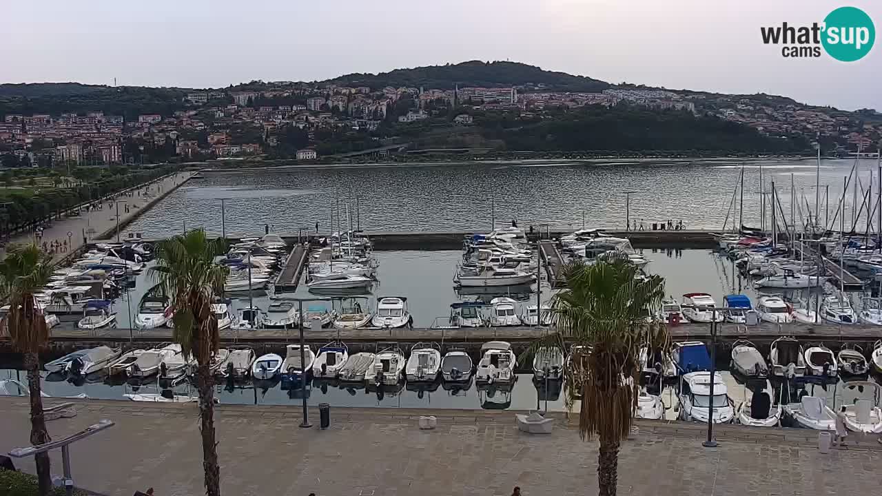 Webcam Koper – Panorama des Jachthafens und der Promenade vom Hotel Grand Koper