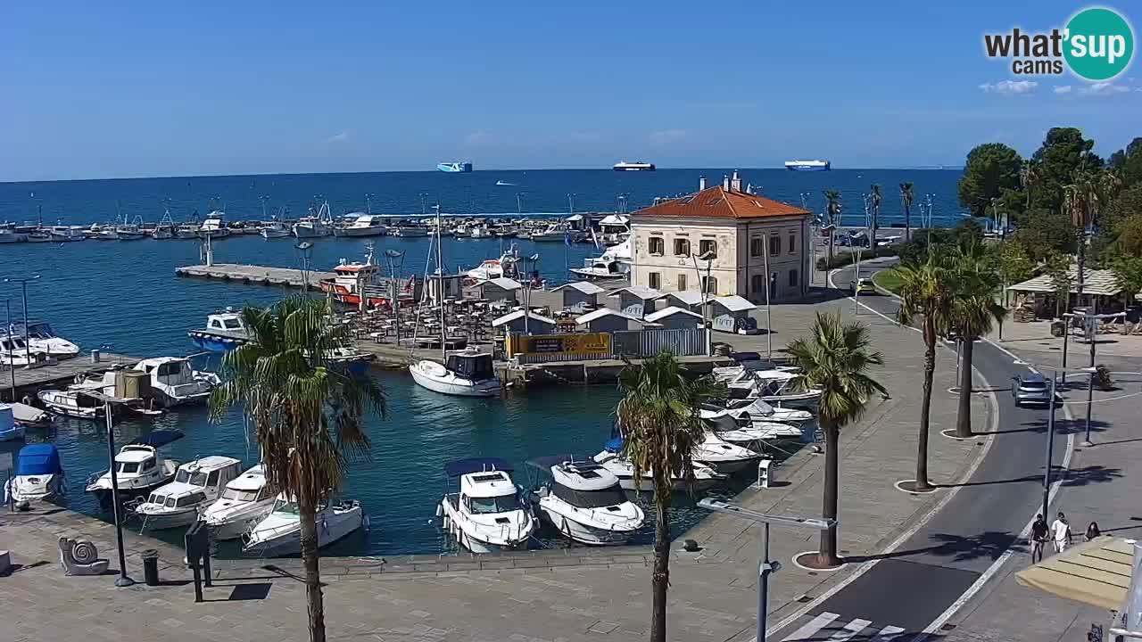 Webcam Koper – Panorama des Jachthafens und der Promenade vom Hotel Grand Koper