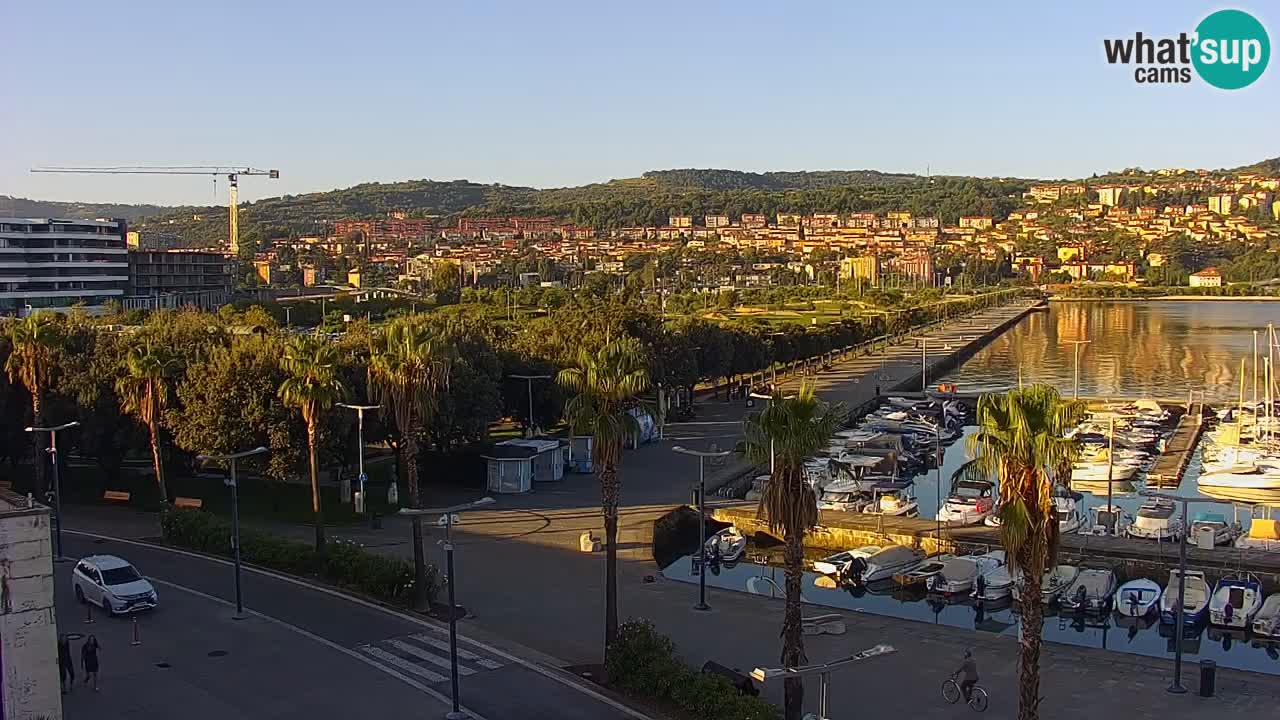 Webcam Koper – Panorama des Jachthafens und der Promenade vom Hotel Grand Koper