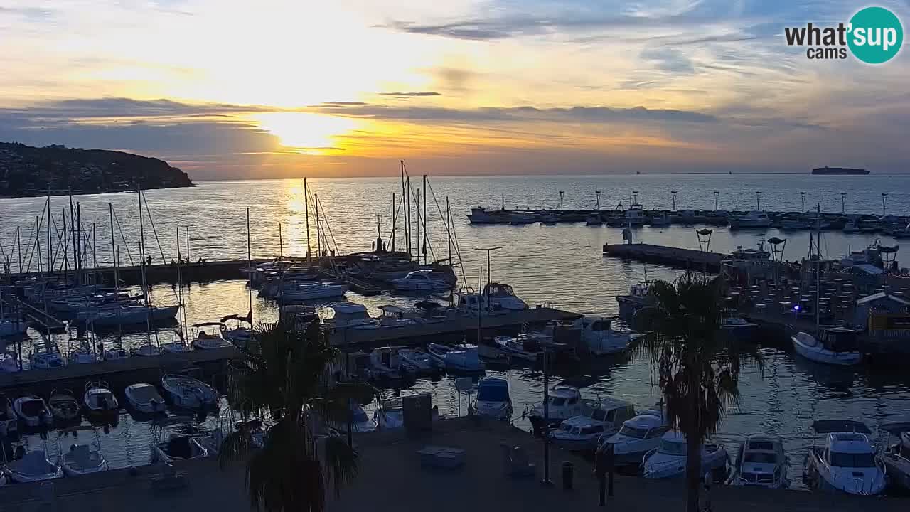 Webcam Koper – Panorama of the marina and promenade from the Grand Hotel Koper