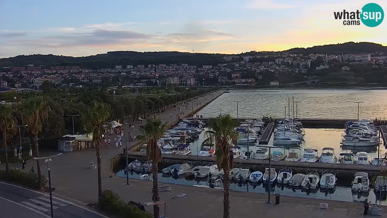 Spletna kamera Koper – Panorama na marino in promenado s Hotela Grand Koper