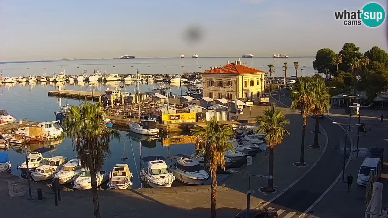 Spletna kamera Koper – Panorama na marino in promenado s Hotela Grand Koper