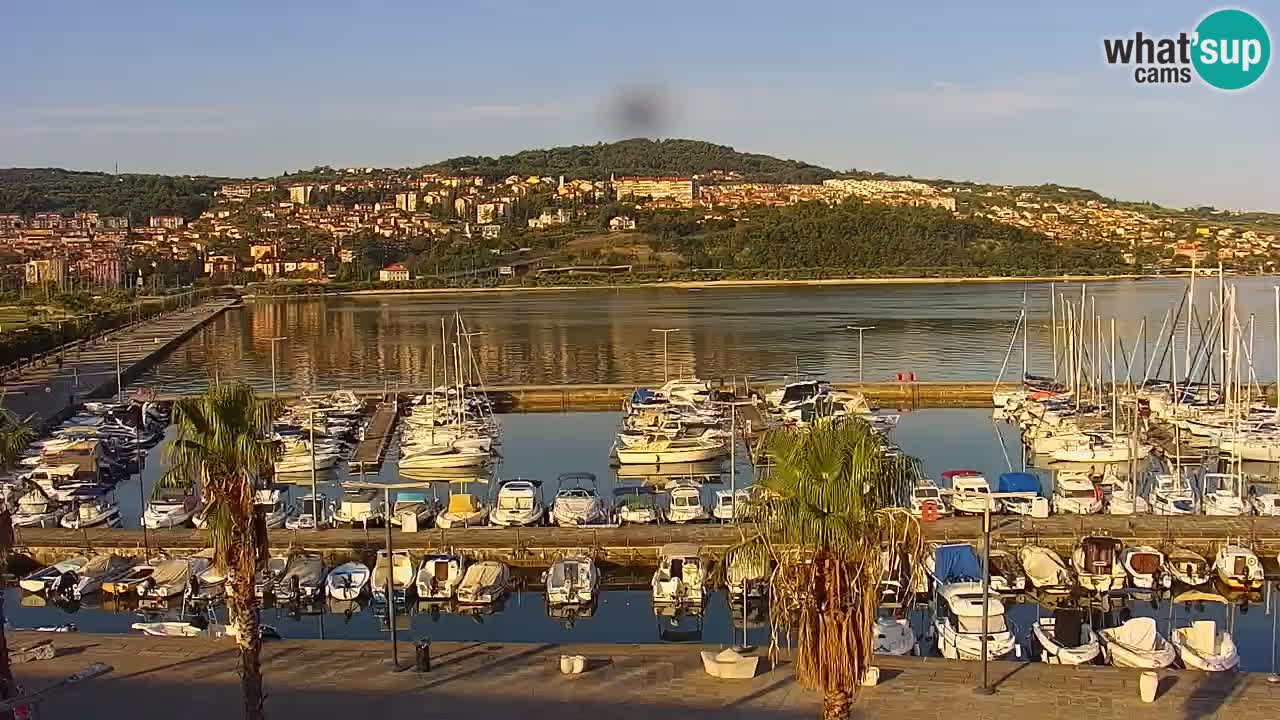 Spletna kamera Luka Koper v živo – Potniški terminal in tovorno pristanišče – Slovenija