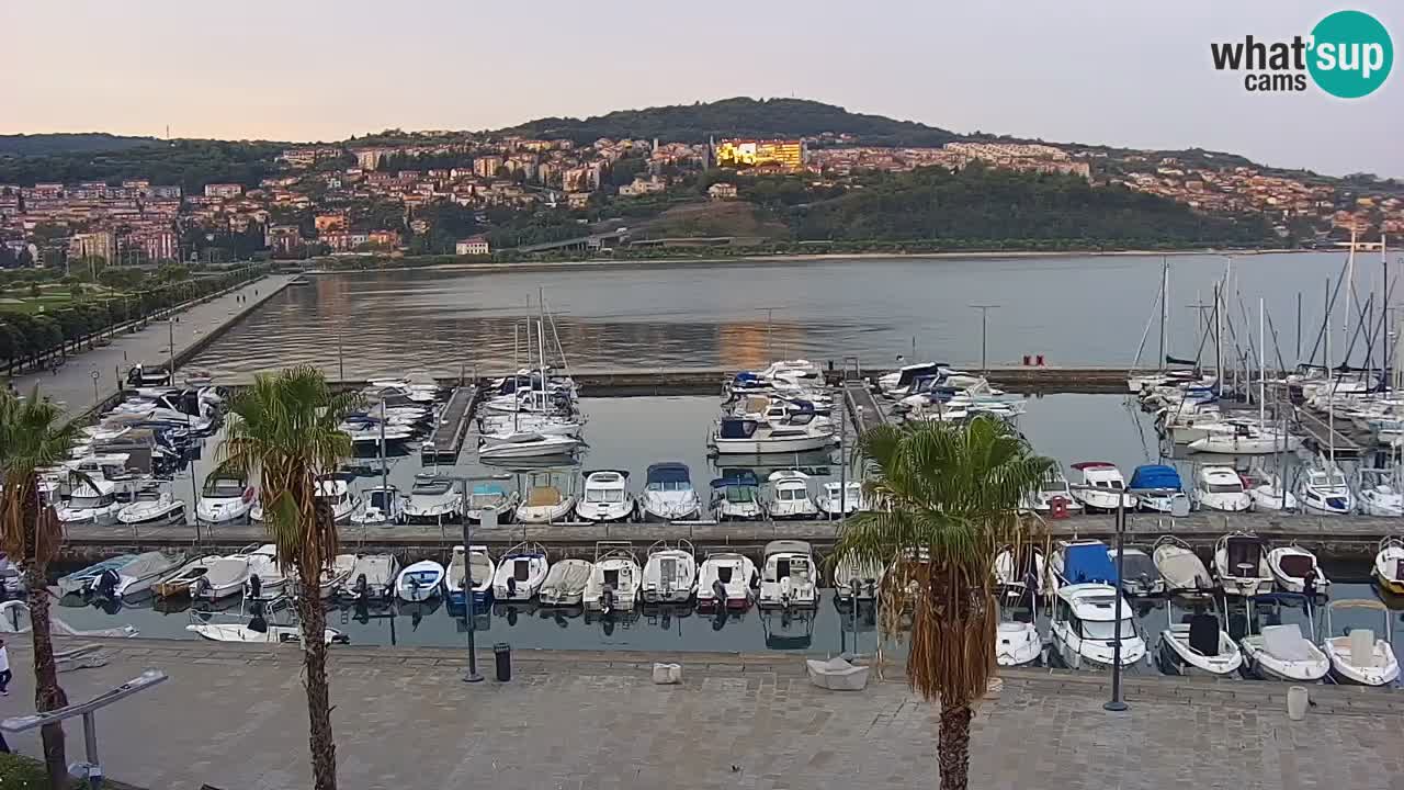 Webcam Koper – Panorama des Jachthafens und der Promenade vom Hotel Grand Koper