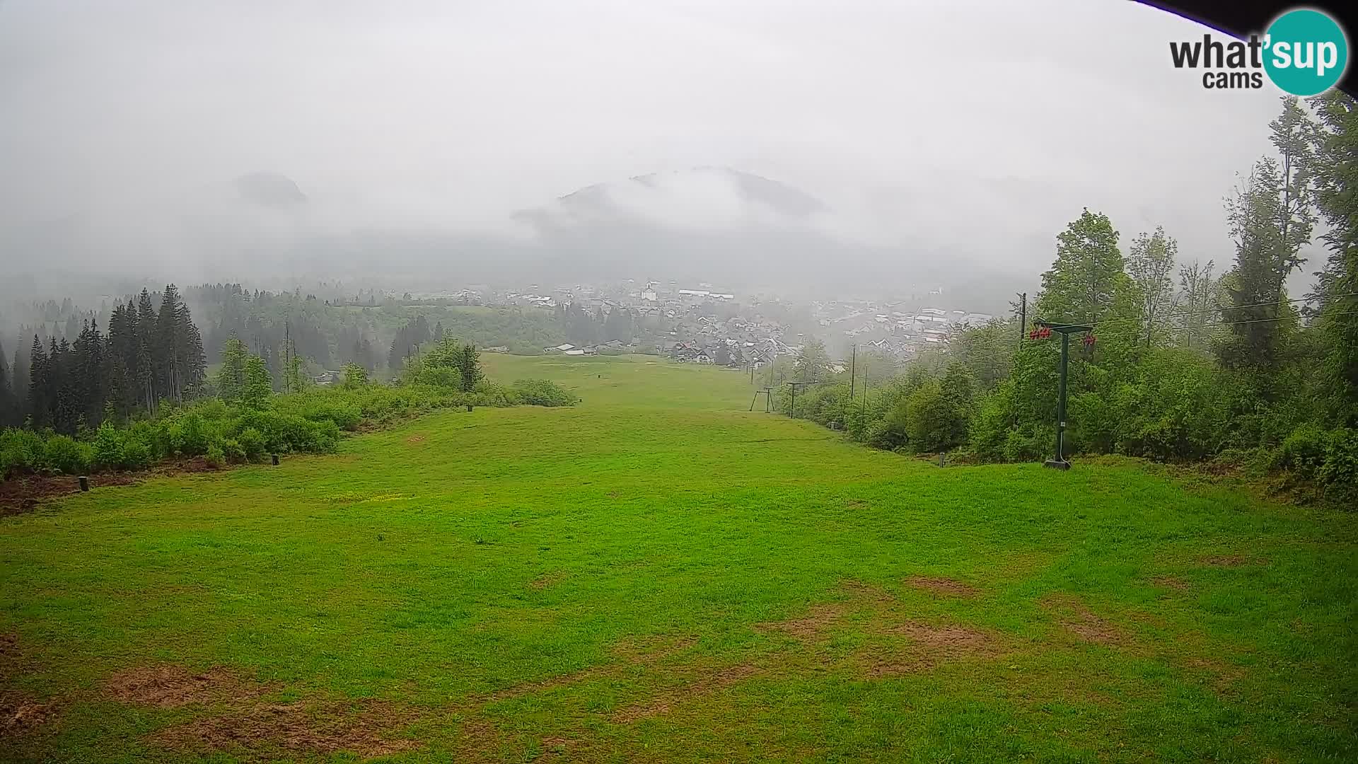 Kamera uživo Bohinjska Bistrica – Pogled u stvarnom vremenu sa skijališta Kozji Hrbet