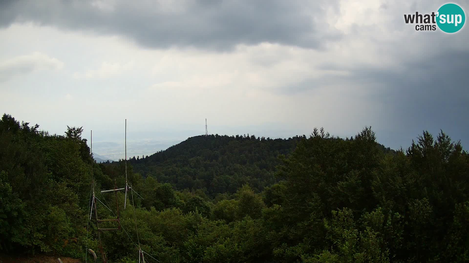 Krim web kamera Planinska koliba | pogled na Ljubljanu – Slovenija