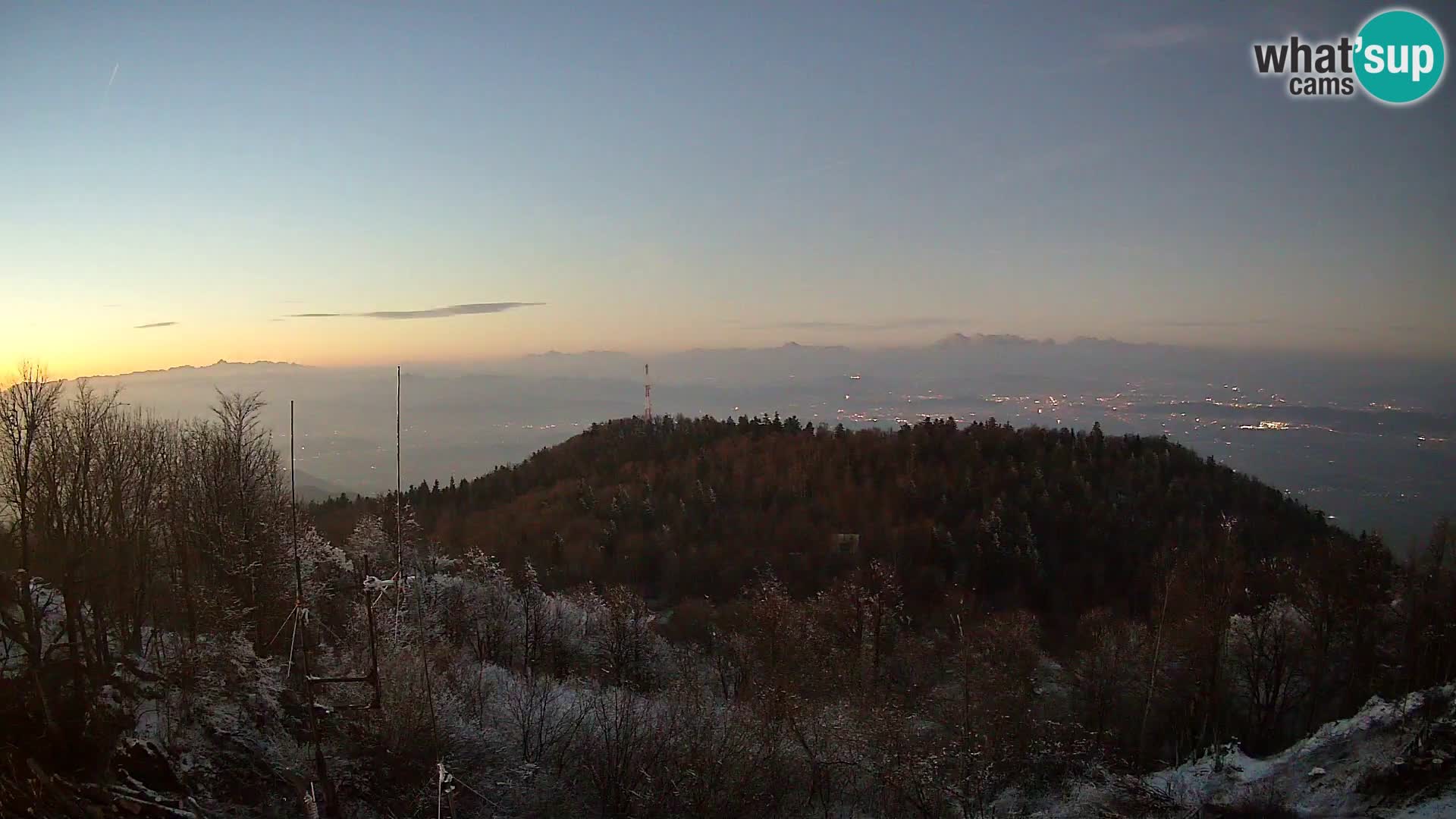 Krim Web cam Berghütte | Blick auf Ljubljana – Slowenien