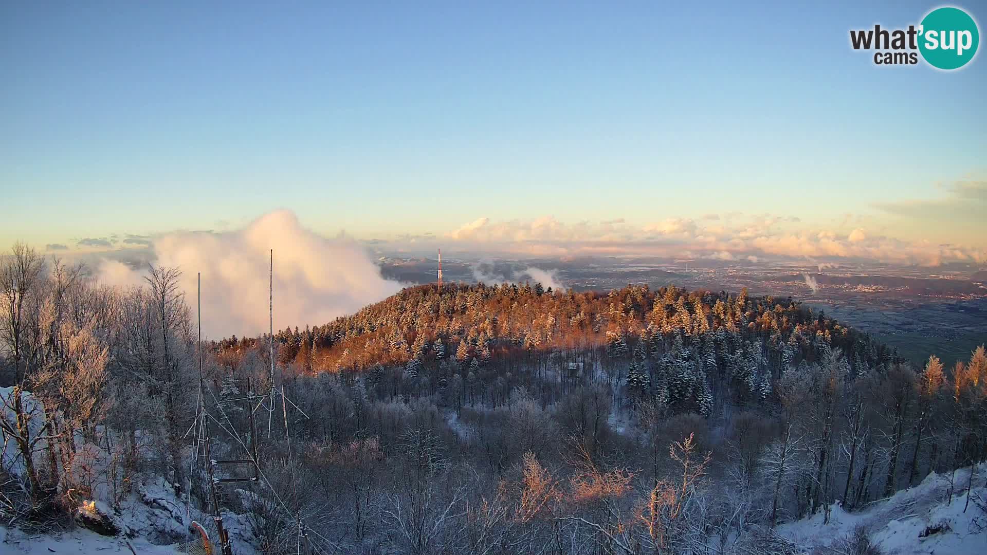 Krim Web cam Berghütte | Blick auf Ljubljana – Slowenien