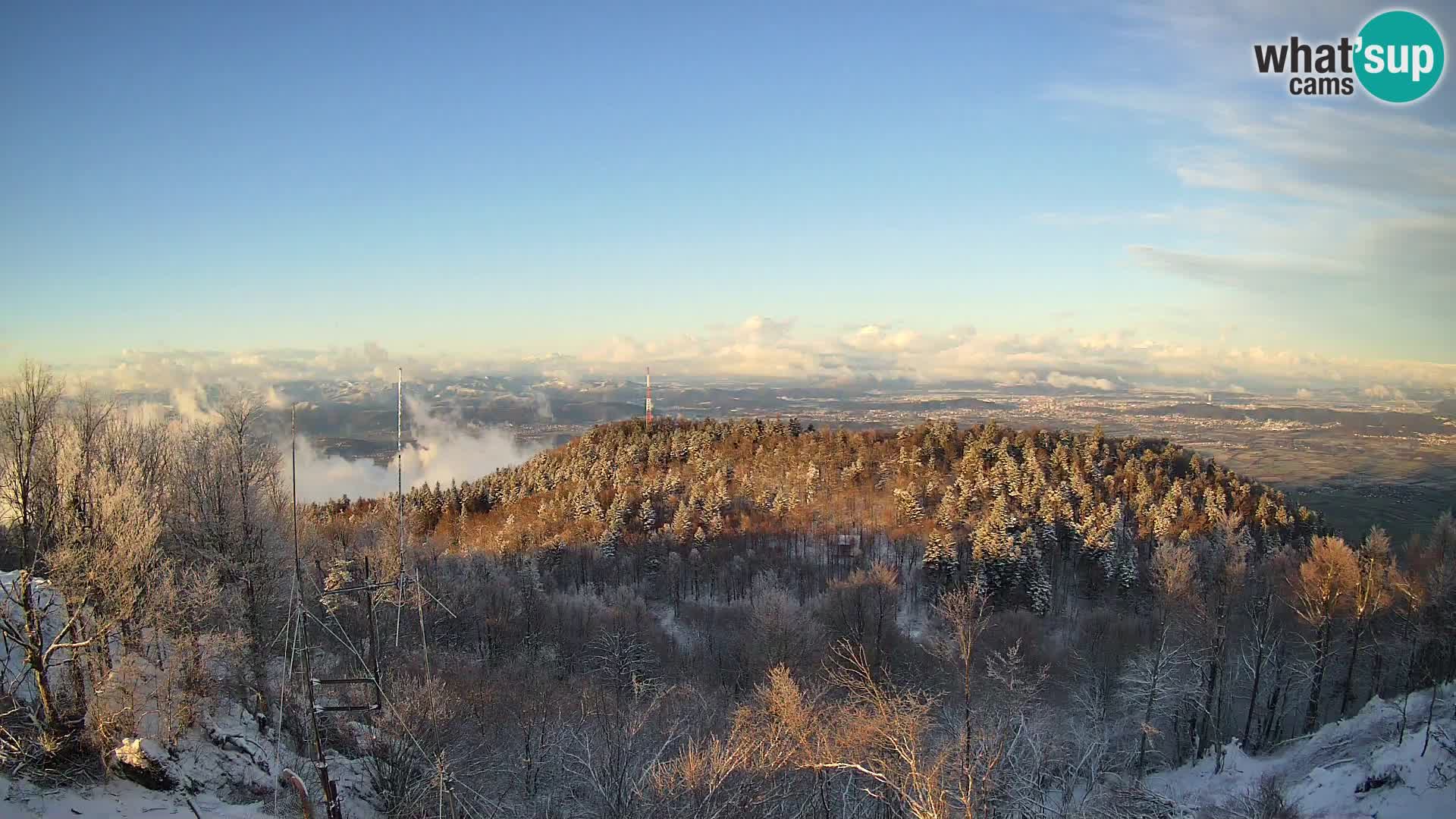 Krim Web cam Berghütte | Blick auf Ljubljana – Slowenien