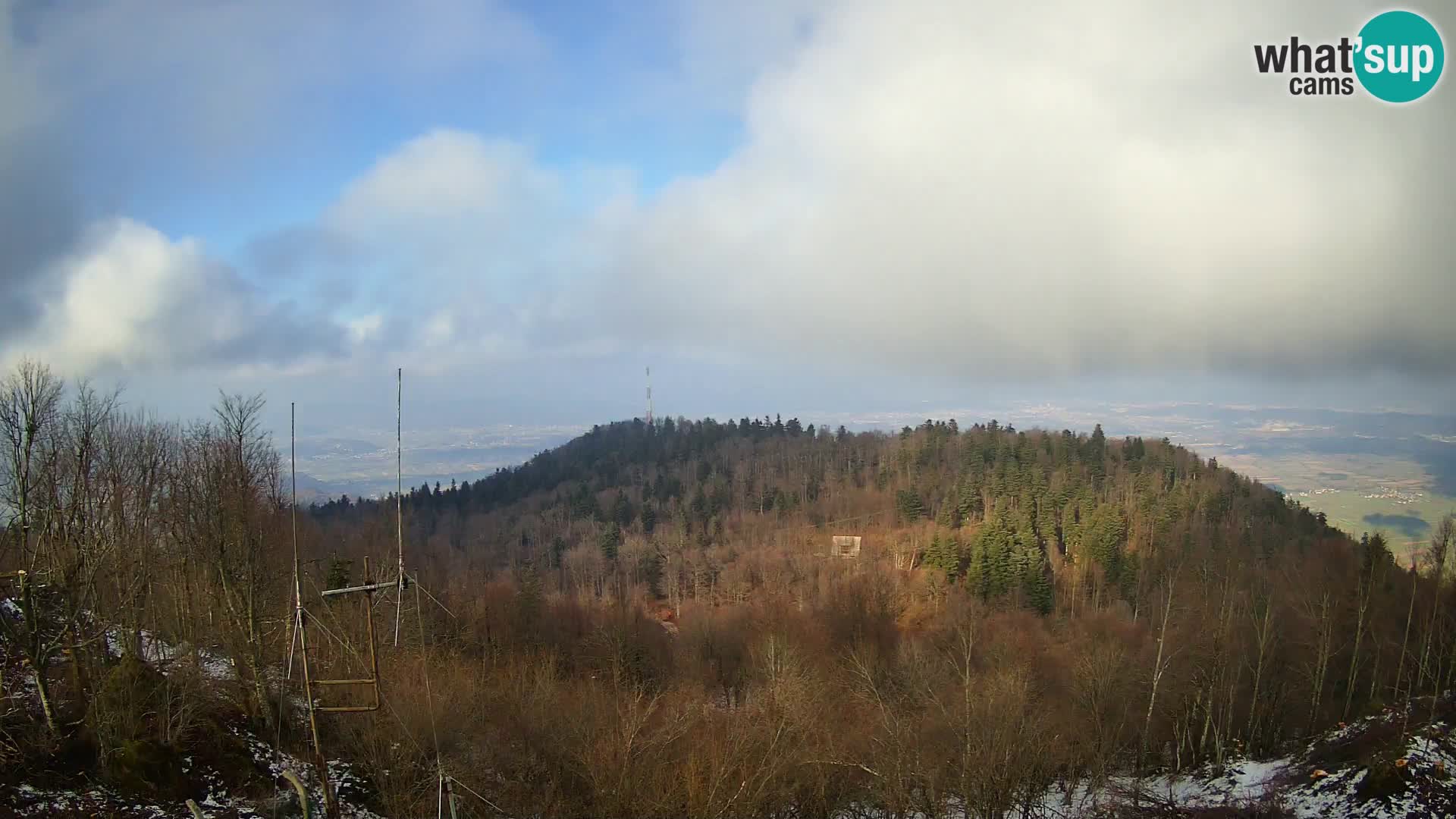 Krim Web cam Berghütte | Blick auf Ljubljana – Slowenien