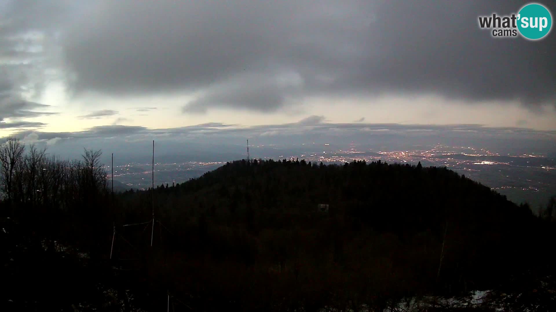 Krim Web cam Berghütte | Blick auf Ljubljana – Slowenien