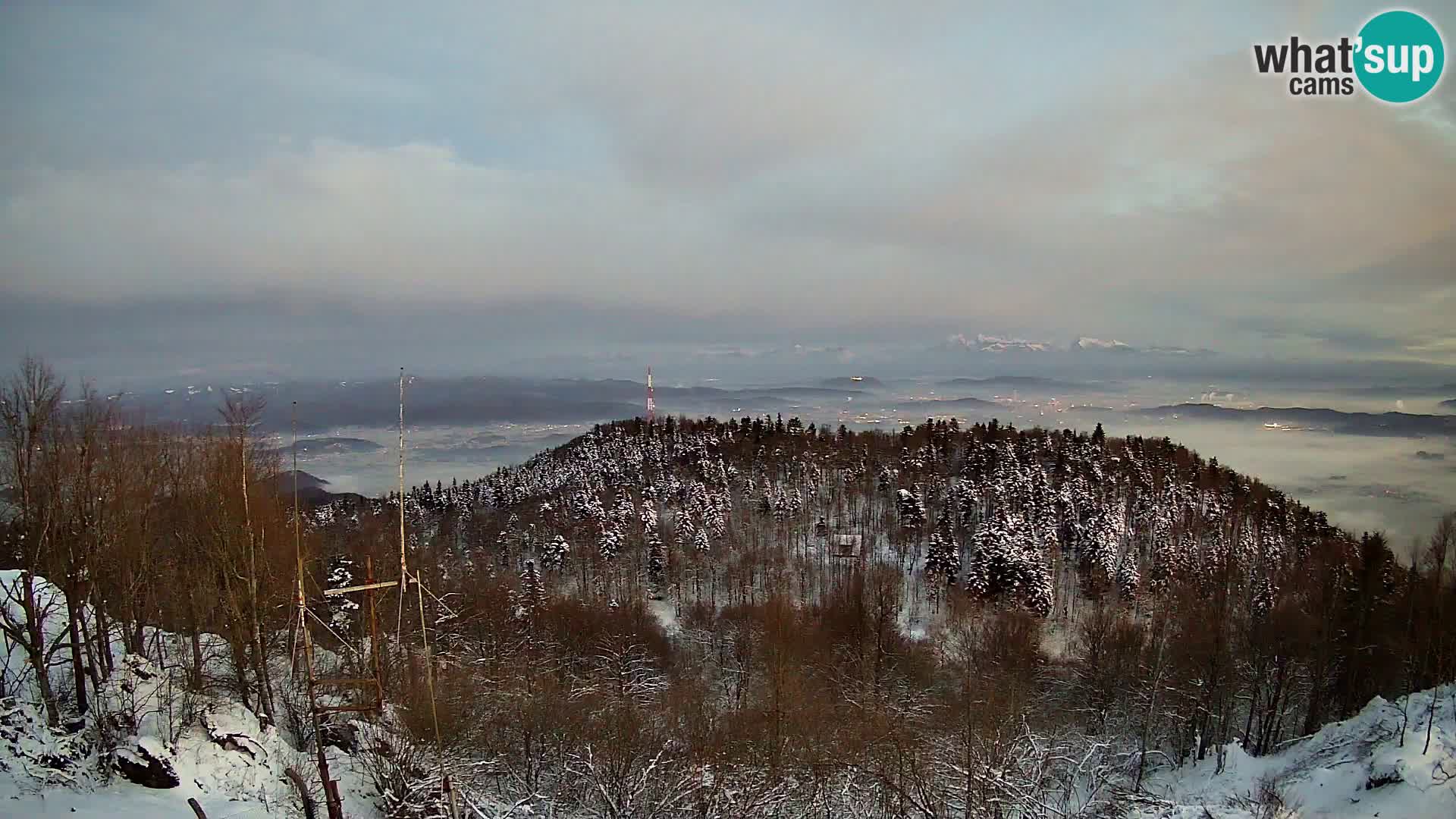 Krim webcam mountain hut | view to Ljubljana – Slovenia