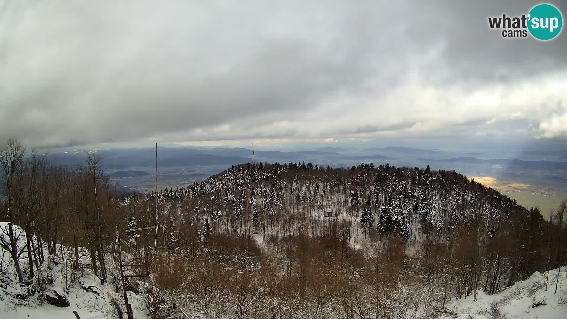 Krim webcam mountain hut | view to Ljubljana – Slovenia