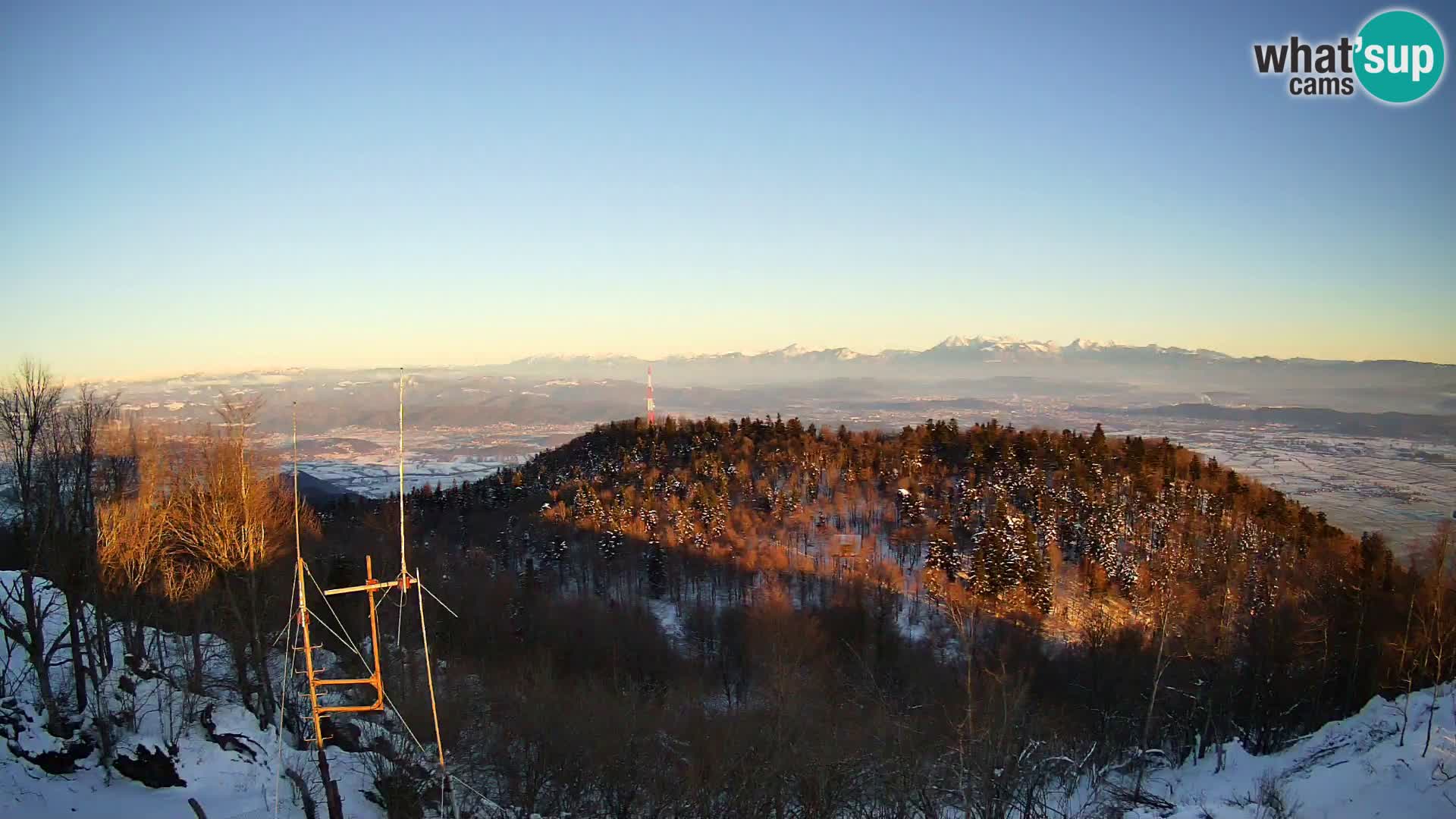 Krim web kamera Planinska koliba | pogled na Ljubljanu – Slovenija