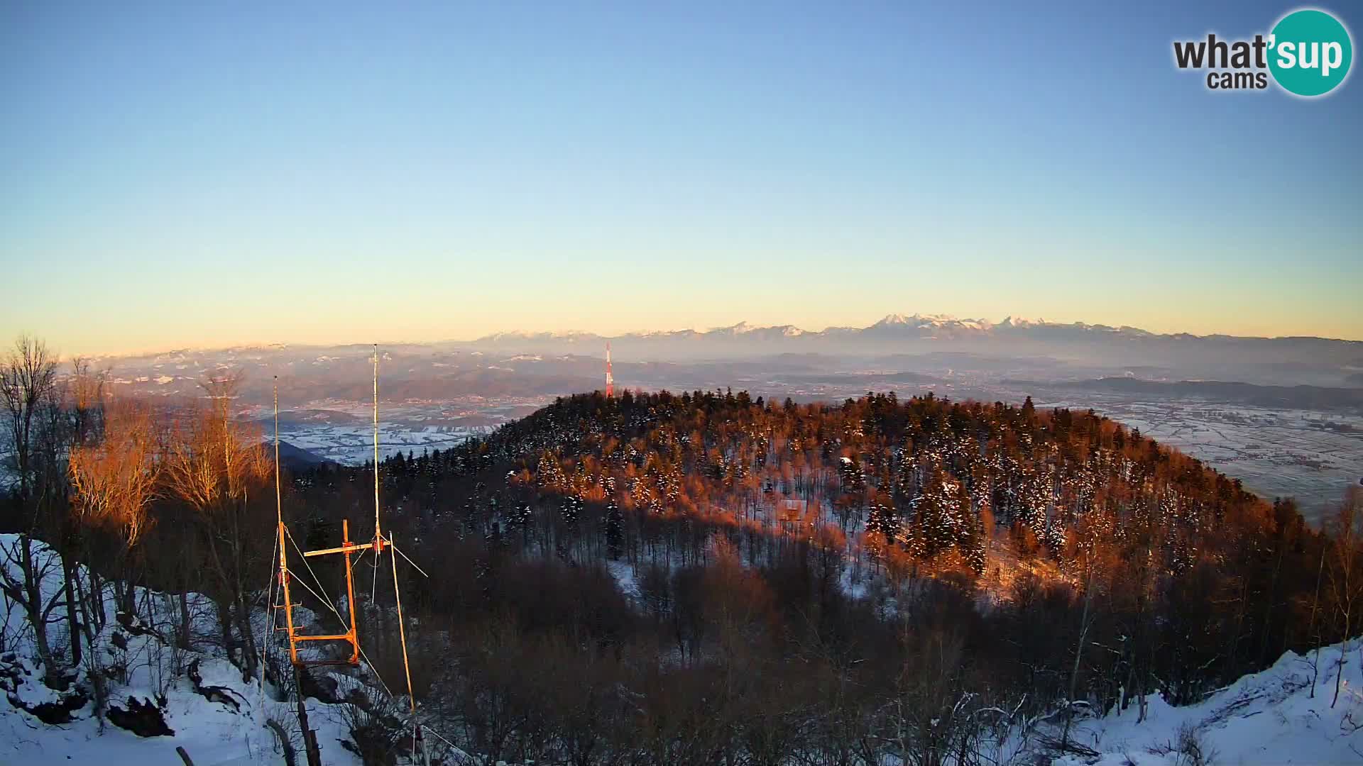 Krim web kamera Planinska koliba | pogled na Ljubljanu – Slovenija