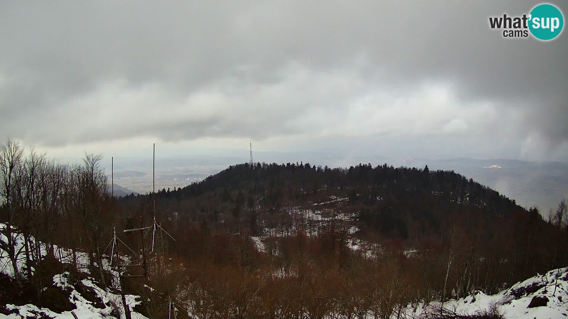 Krim webcam mountain hut | view to Ljubljana – Slovenia